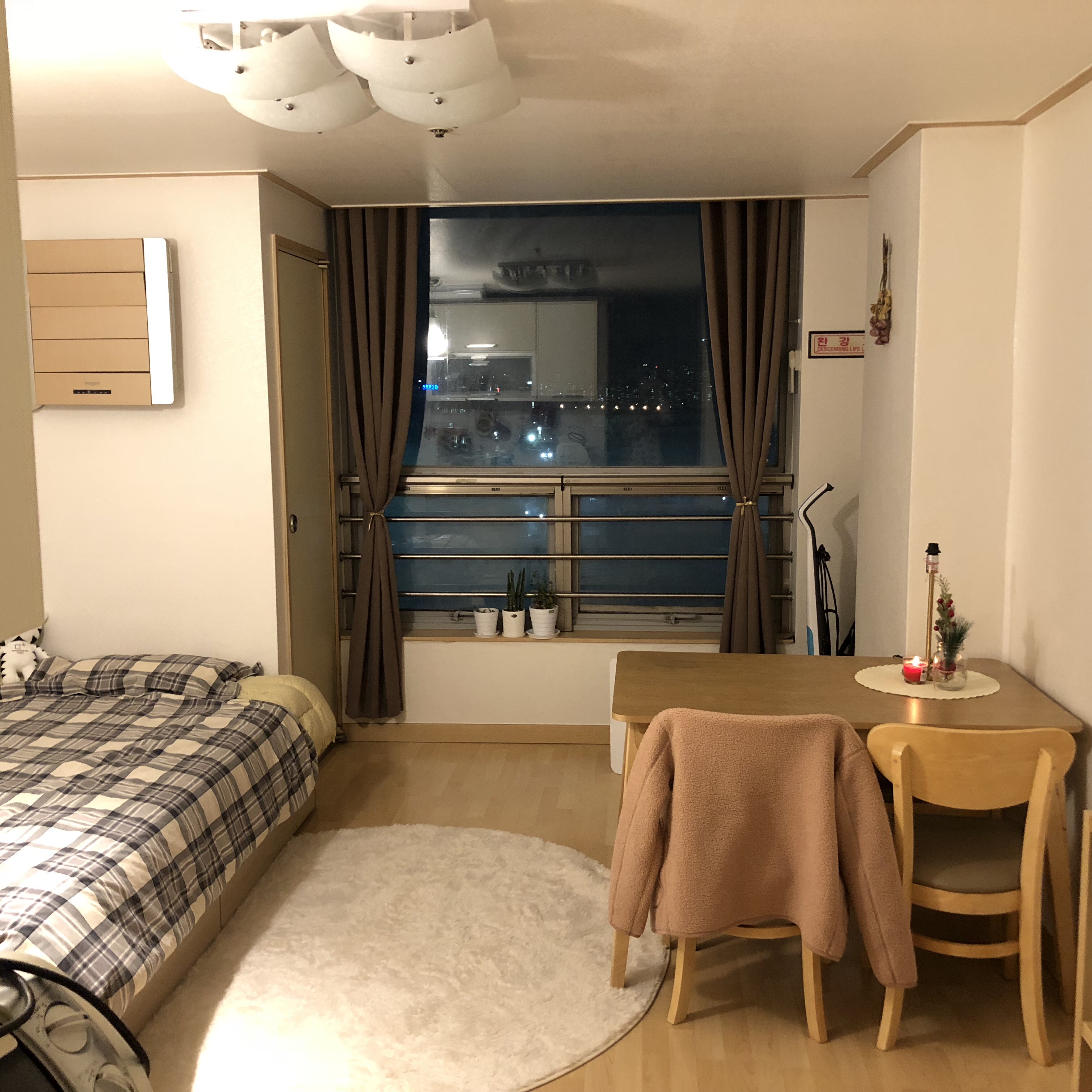 꾸미기 - 대학생의 단촐한 자취방 겨울맞이