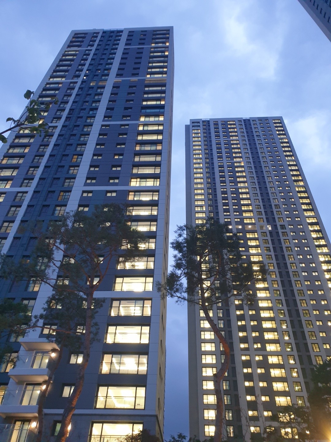 이슈/유머 - 홍콩 닭장아파트 같다고 욕먹었던 수원 화서역 아파트 근황.jpg